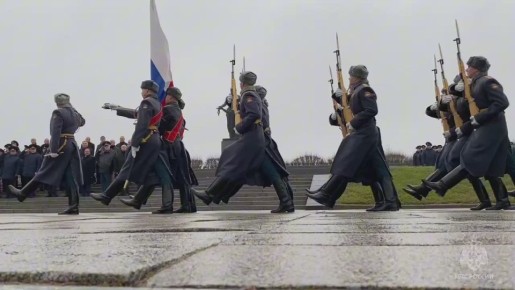 В преддверии 10 ноября — профессионального праздника сотрудников органов внутренних дел России, который ранее назывался «День милиции», представители #МЧС_Петербурга совместно с коллегами из МВД на Пискаревском мемориальном...