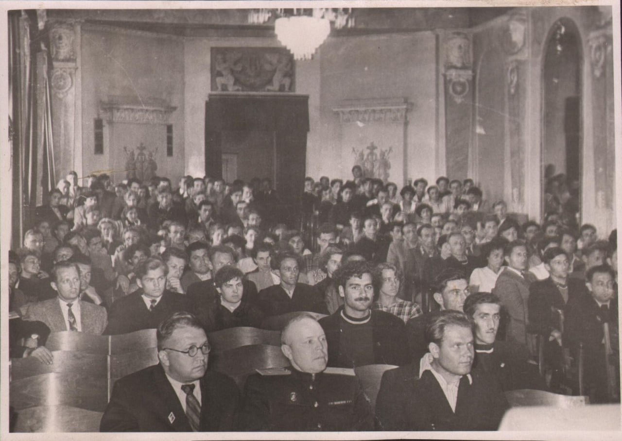 Посмотреть часть уникальных фотографий из числа представленных на экспозиции вы можете в нашей подборке! Посмотреть часть уникальных фотографий из числа представленных на экспозиции вы можете в нашей подборке!