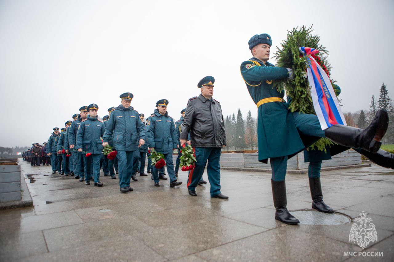 МЧС Санкт-Петербурга. Подписывайся на МЧС России в MAX | ВК МЧС Санкт-Петербурга. Подписывайся на МЧС России в MAX | ВК