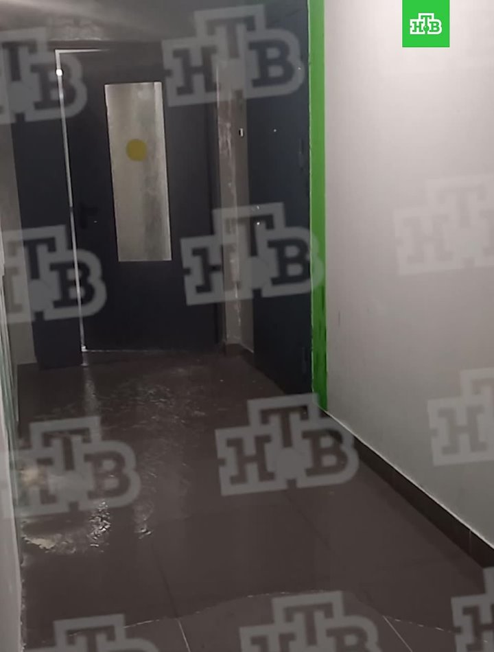 В доме № 16 по Среднерогатской улице снова потоп