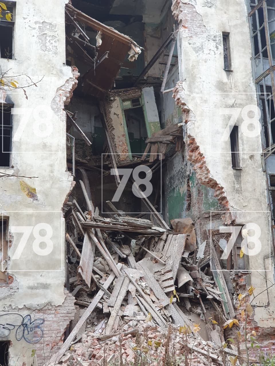 Кадры обрушения в здании на Розенштейна появились в распоряжении Кадры обрушения в здании на Розенштейна появились в распоряжении