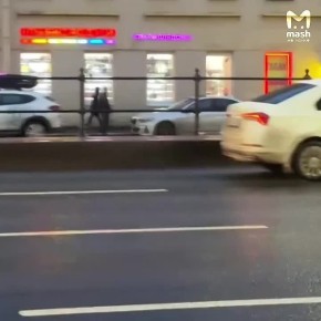 Сольный концерт на кожаной флейте у Герцена на Фрунзенской — там лысый скуф так залюбовался студентками, что не смог сдержать руки и заиграл симфонию любви на своём стручке прямо посреди улицы