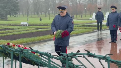 На Пискарёвском мемориальном кладбище почтили память полицейских, погибших при исполнении служебного долга