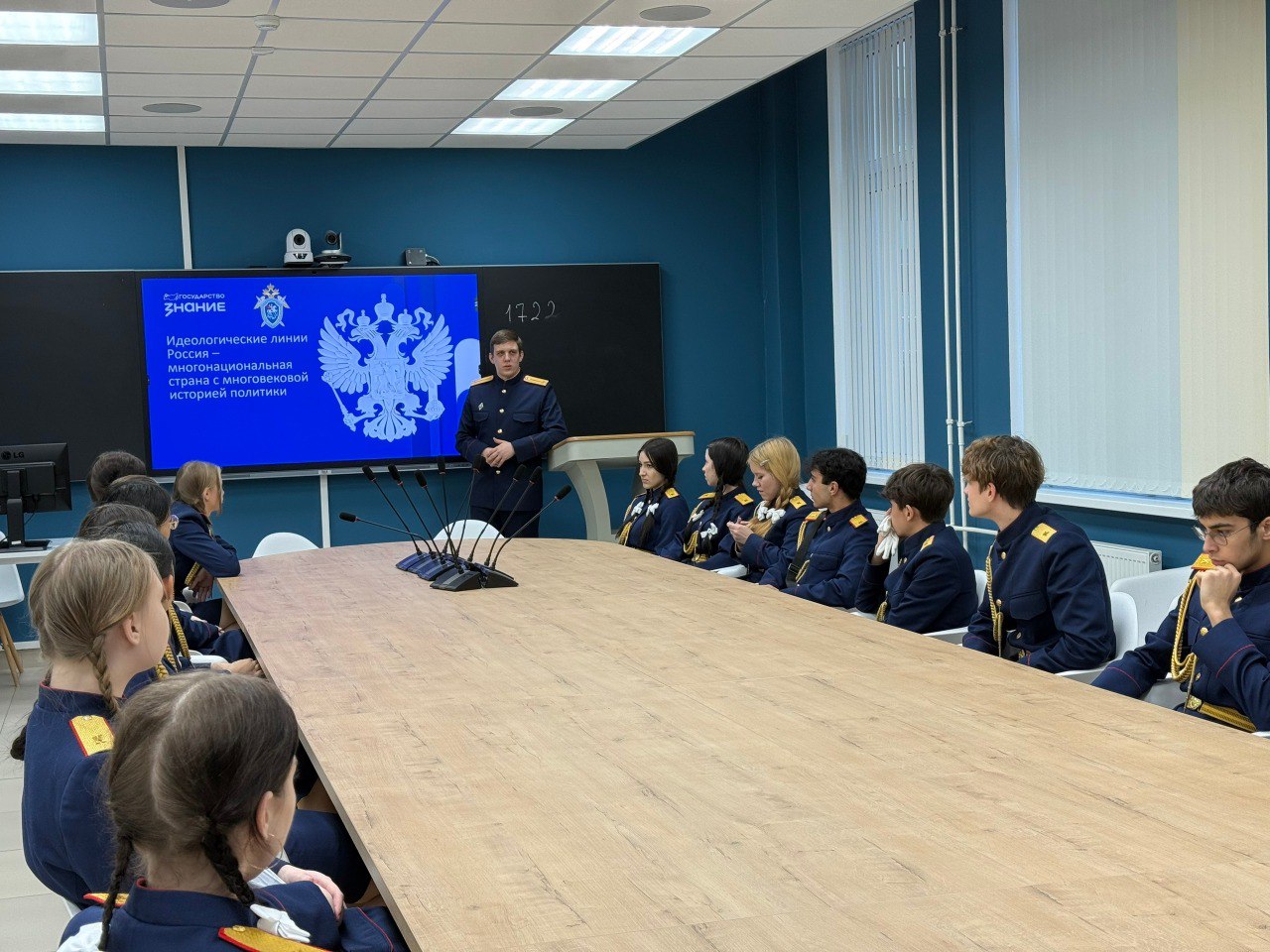 Старший следователь следственного отдела по городу Мурино провёл классный час, приуроченный ко Дню народного единства, с учащимися подшефных кадетских классов Следственного комитета России Старший следователь следственного отдела по городу Мурино провёл классный час, приуроченный ко Дню народного единства, с учащимися подшефных кадетских классов Следственного комитета России