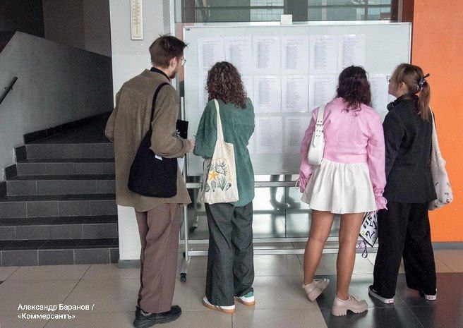 Ограничение платного приема лишит вузы дохода, а студентов — мест