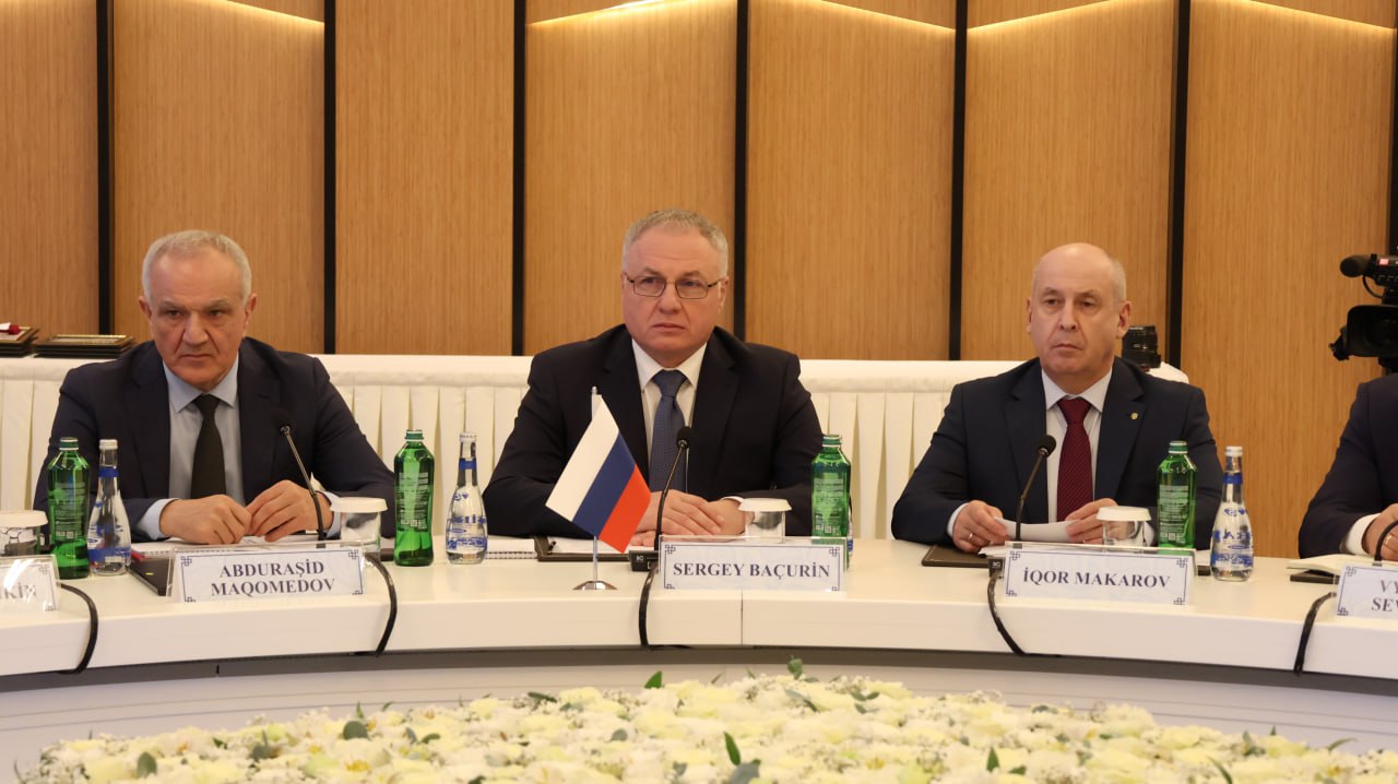 В Баку делегации МВД России и МВД Азербайджанской Республики обсудили вопросы взаимодействия в сфере трансграничной преступности В Баку делегации МВД России и МВД Азербайджанской Республики обсудили вопросы взаимодействия в сфере трансграничной преступности