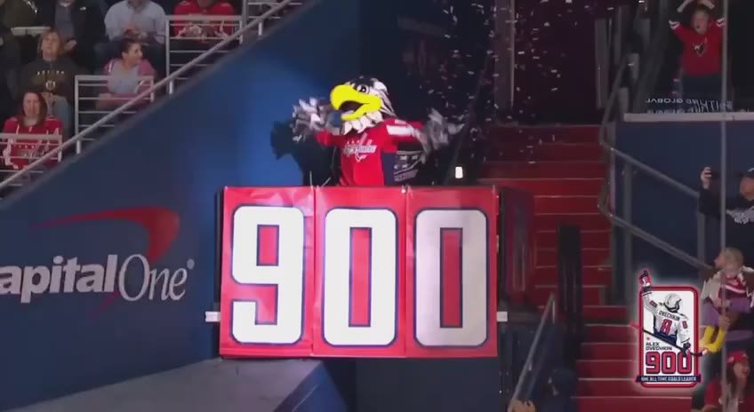 Юрий Баранчик: Наш парень ломает НХЛ. НОВЫЙ РЕКОРД ОВИ - 900 шайба на арене! И какая! Не знаю, есть ли у Овечкина звание Герой России, но он его уже заслужил, т.к. такой вклад в имидж России за рубежом, как он, в настоящее...