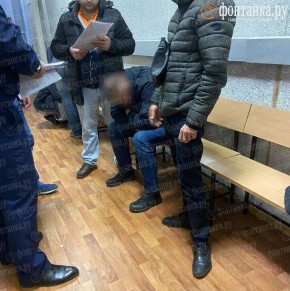 Бывшего опера — 53-летнего Константина — доставили в Октябрьский районный суд