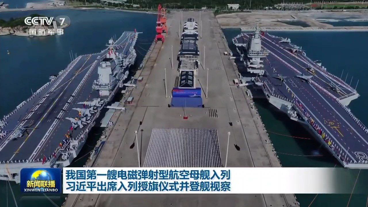 Как там внутри. Председатель КНР Си Цзиньпин поднялся на борт авианосца «Фуцзянь», где ему показали ангар для палубных вертолетов, противолодочный вертолет Чжи-20 Как там внутри. Председатель КНР Си Цзиньпин поднялся на борт авианосца «Фуцзянь», где ему показали ангар для палубных вертолетов, противолодочный вертолет Чжи-20