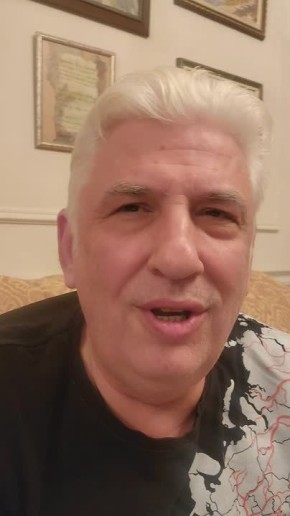 У многих день 7 ноября практически не связан с политикой, а связан с детством, юностью, молодостью