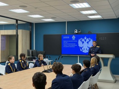 Старший следователь следственного отдела по городу Мурино провёл классный час, приуроченный ко Дню народного единства, с учащимися подшефных кадетских классов Следственного комитета России