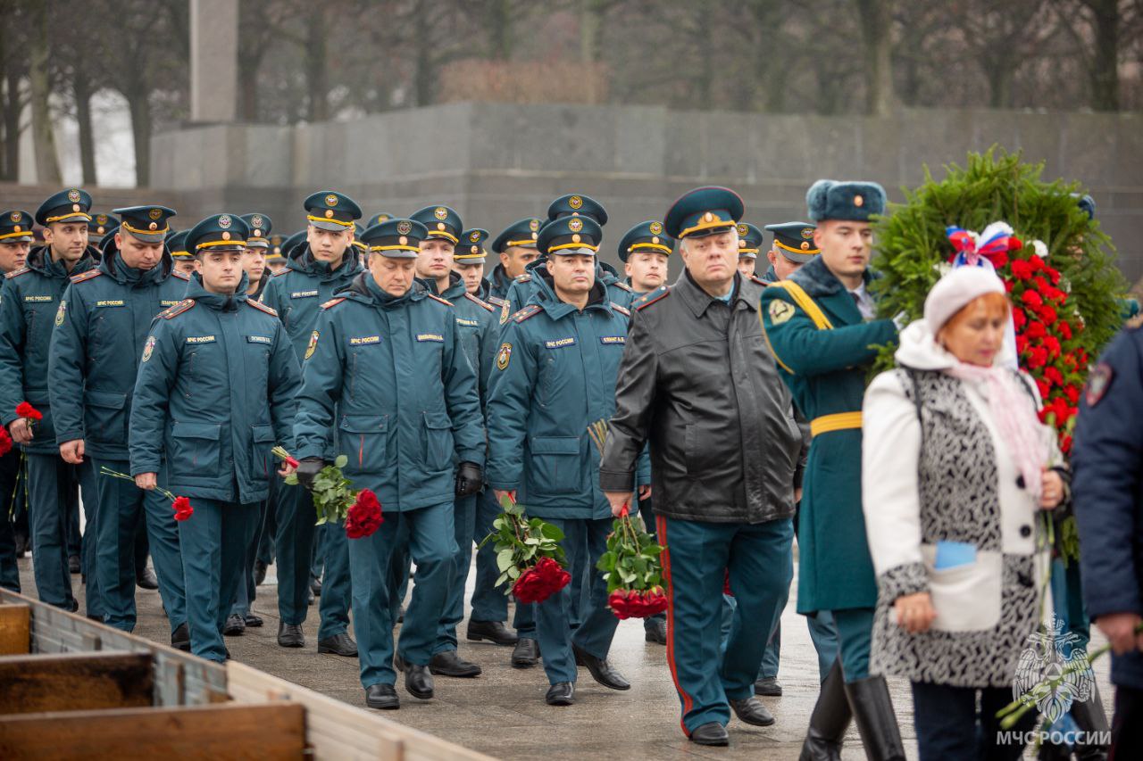 МЧС Санкт-Петербурга. Подписывайся на МЧС России в MAX | ВК МЧС Санкт-Петербурга. Подписывайся на МЧС России в MAX | ВК
