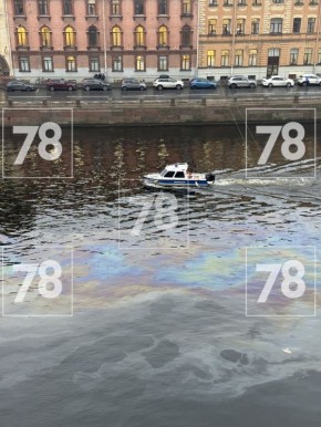 Прокуратура организовала проверку после разлива нефти в Фонтанке