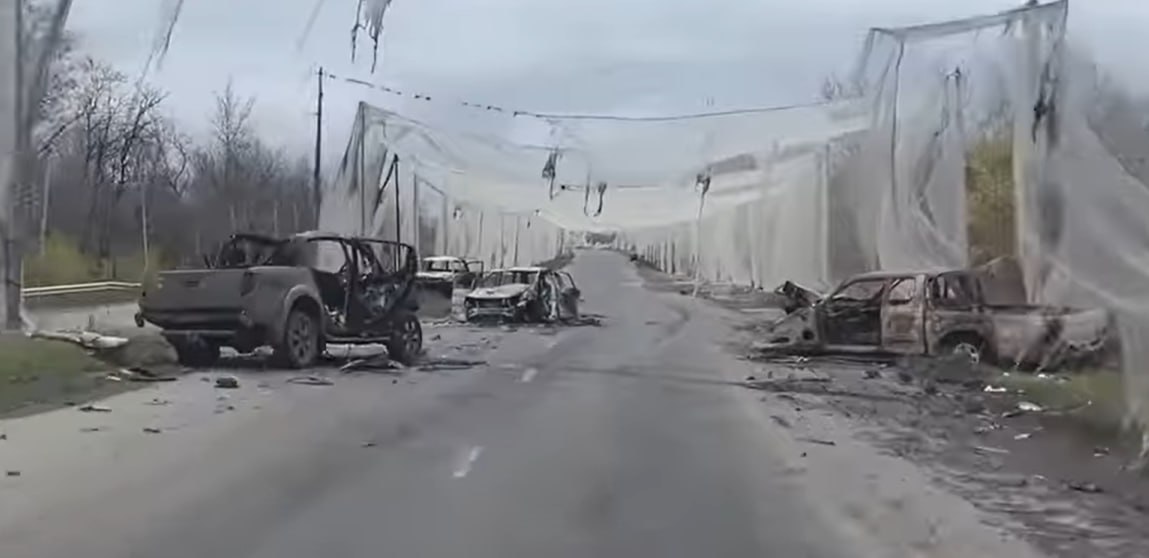 Кадры со стороны противника: пораженная техника ВСУ в черте города Константиновка Кадры со стороны противника: пораженная техника ВСУ в черте города Константиновка