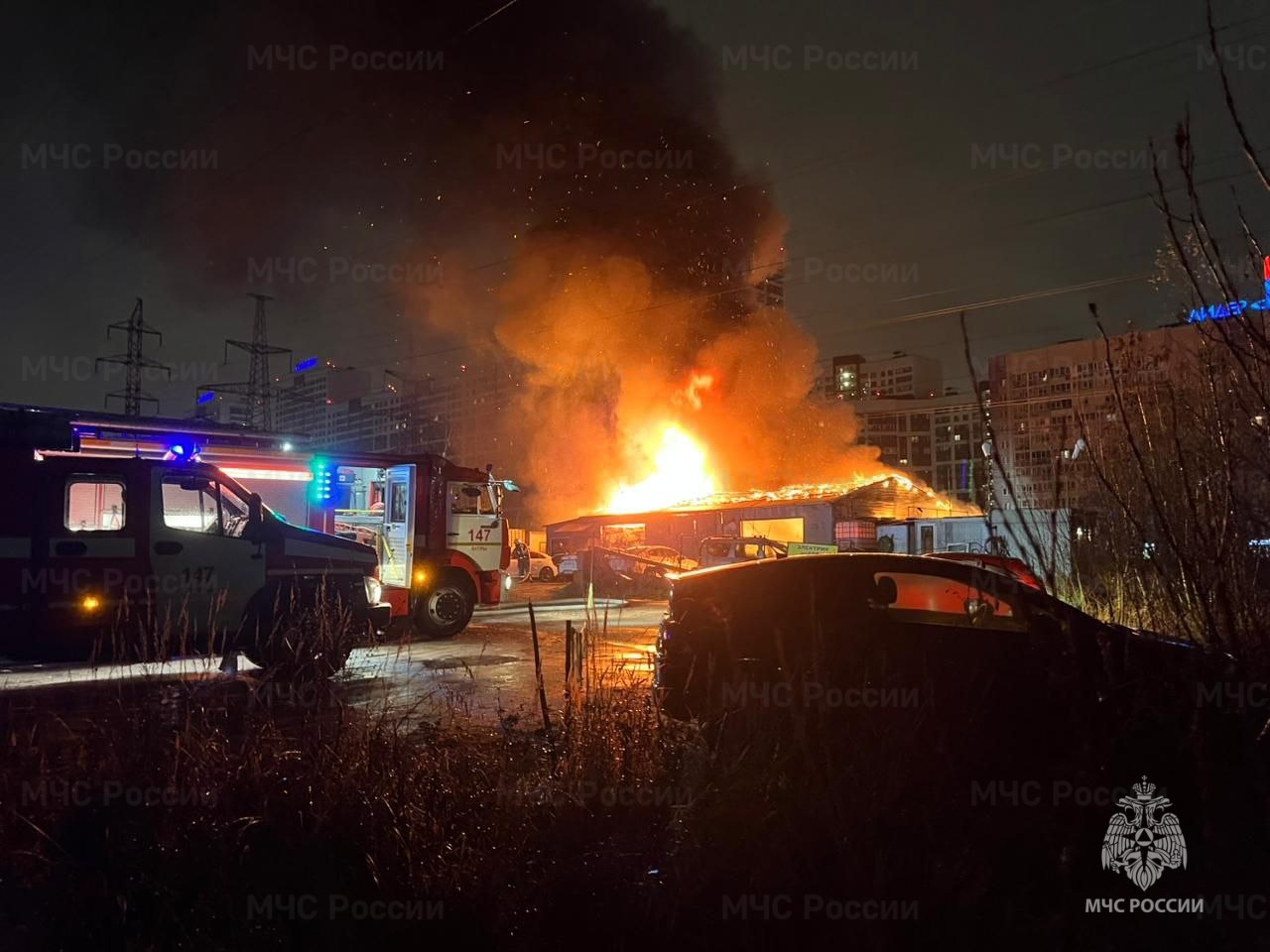 В Мурино горело здание автосервиса на общей площади 160 «квадратов» В Мурино горело здание автосервиса на общей площади 160 «квадратов»