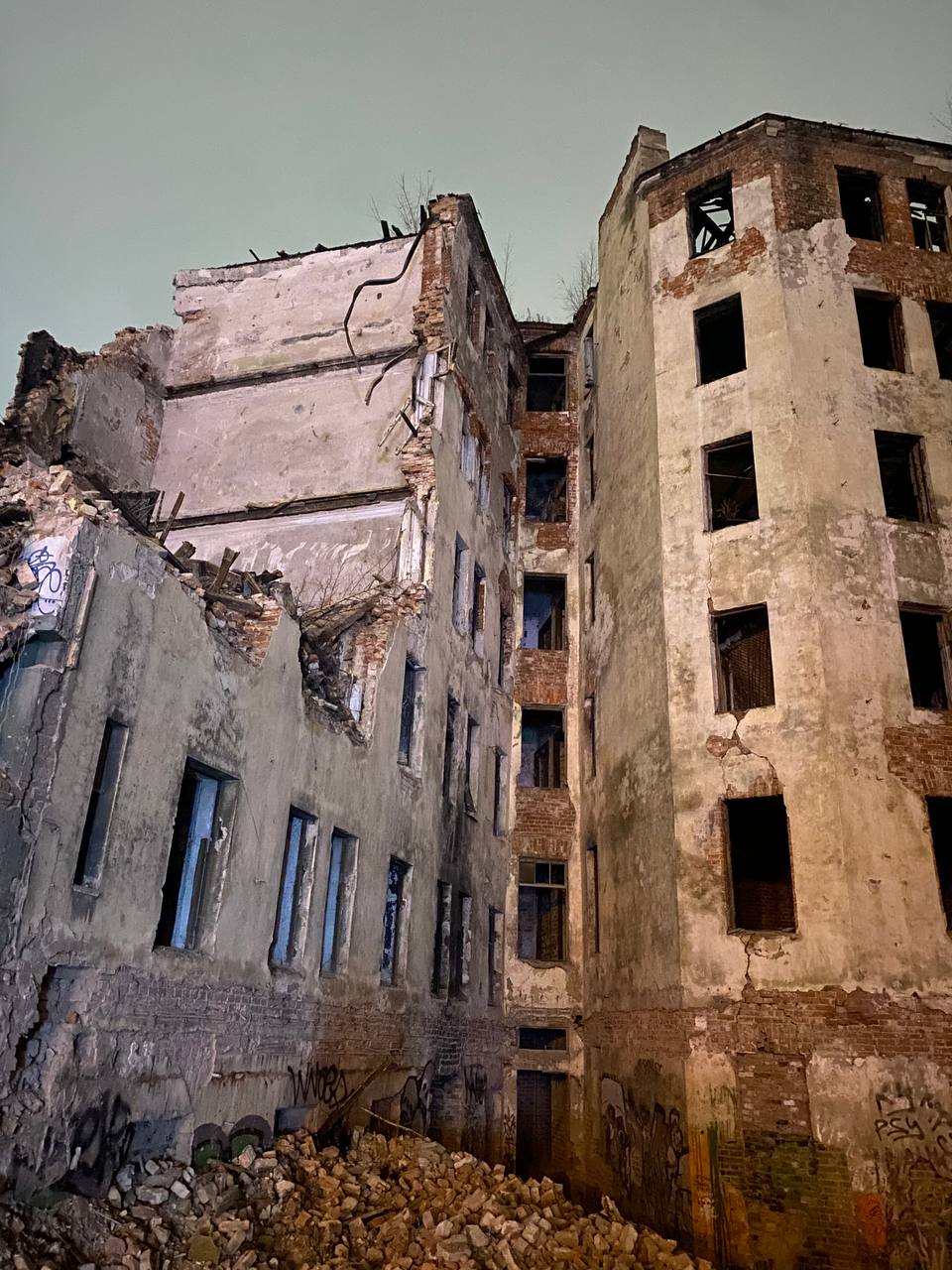 Дом Лялевича демонтировали весь день «для обеспечения безопасности»