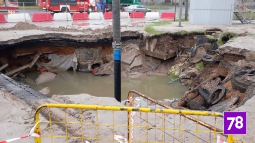 «Водоканал»: потоп на Светлановской площади не связан с обвалом грунта на Харченко