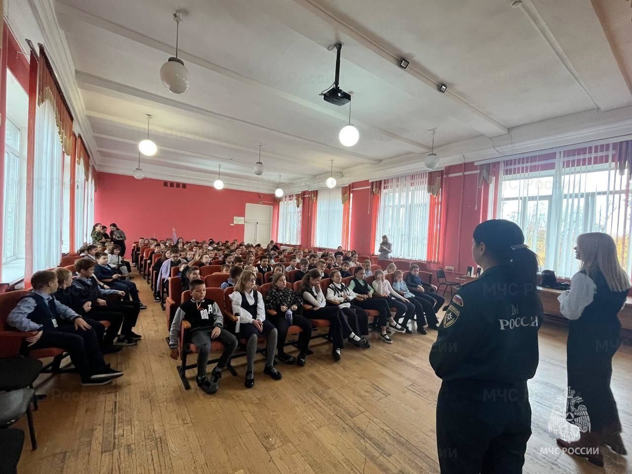 Урок безопасности от сотрудников #МЧС_Петербурга - это: Урок безопасности от сотрудников #МЧС_Петербурга - это: