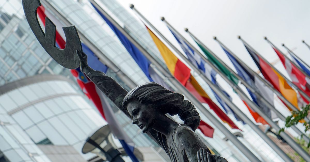 Елена Панина: SWP: Европа — в спирали долгов и геополитики