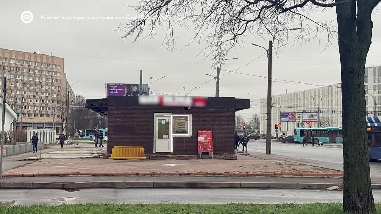 В Петербурге на Проспекте Славы начали снос торгового павильона