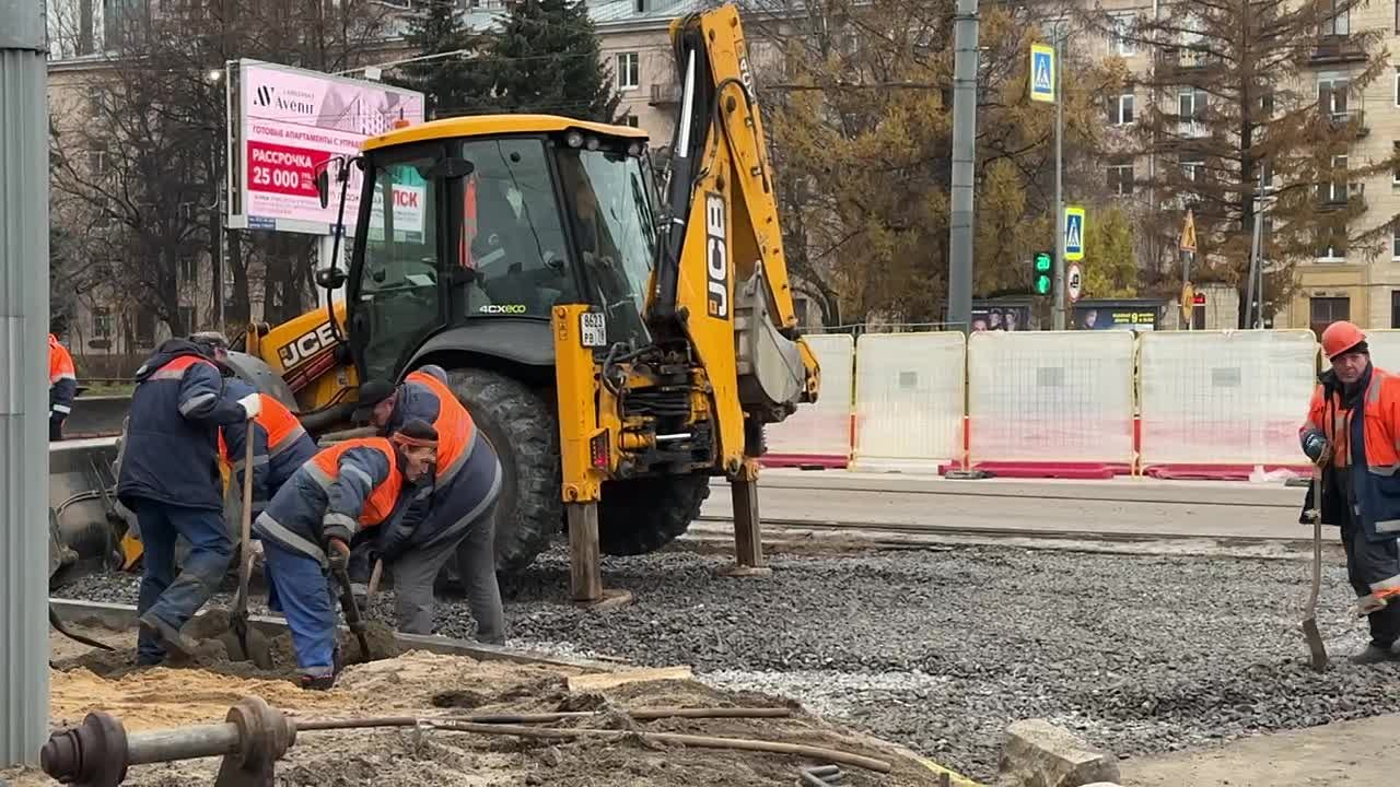 Проспект Энгельса восстанавливают после неудачных дорожных работ
