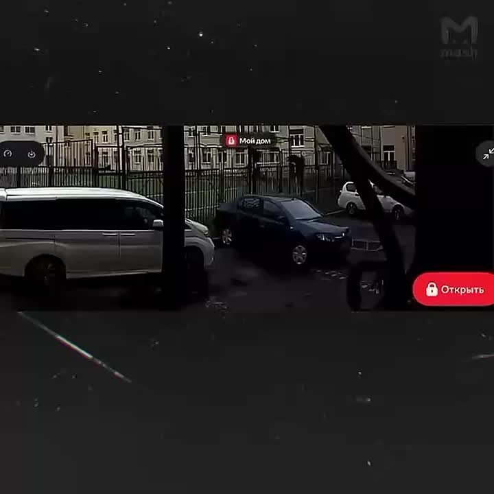 Сосулькой будешь ты!. Впечатляющее противостояние взрослой женщины с обидчиком её дочери в шапочке — мать догнала ученика школы в Кировском районе и распетляла ситуацию по его детским понятиям