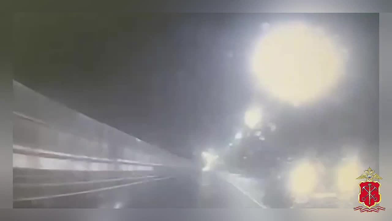 В Санкт-Петербурге полицейские применили табельное оружие для остановки авто нетрезвого водителя - иностранца Ночью во время патрулирования экипаж...