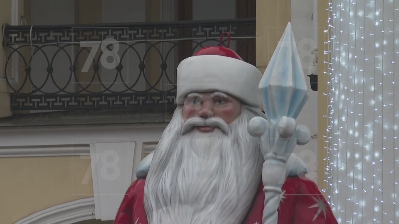 Северная столица продолжает наполняться новогодним настроением