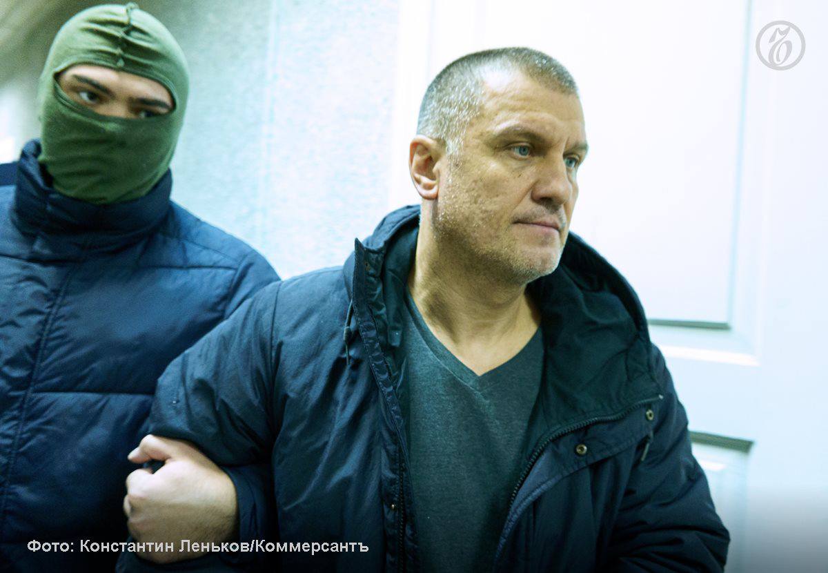 Глава пресс-службы петербургского ГУ МВД Вячеслав Степченко отправлен под домашний арест по делу о взятке в крупном размере