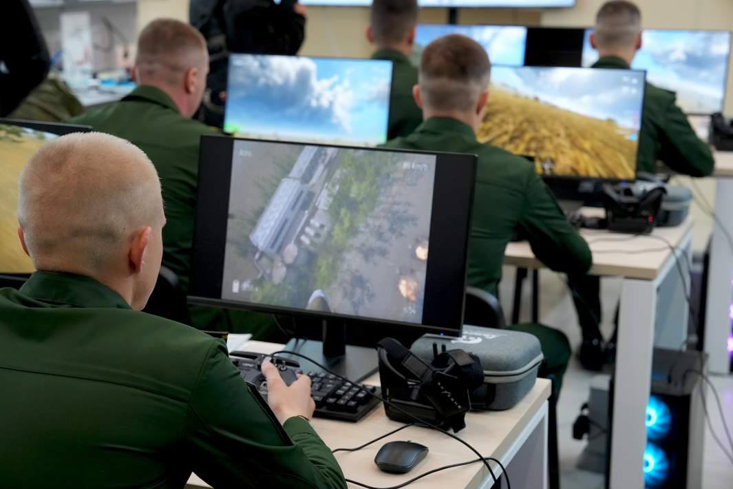 С сентября в МВОКУ начал работу первый в России факультет БПЛА, обучающий по новой военной специальности «Применение подразделений сухопутных войск с беспилотными летательными аппаратами» С сентября в МВОКУ начал работу первый в России факультет БПЛА, обучающий по новой военной специальности «Применение подразделений сухопутных войск с беспилотными летательными аппаратами»