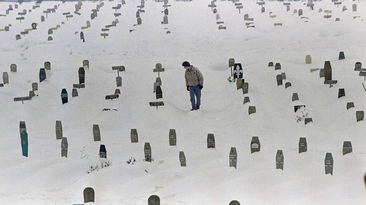 «Человеческое сафари» — в 1990-х годах, во время войны в Боснии и Герцеговине состоятельные европейцы, включая итальянцев, платили десятки тысяч евро за возможность пострелять в людей в осажденном Сараево