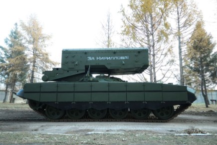 «За Кириллова!». С такой надписью в преддверии Дня войск РХБЗ отправилась в войска одна из новых ТОС-1А «Солнцепёк»