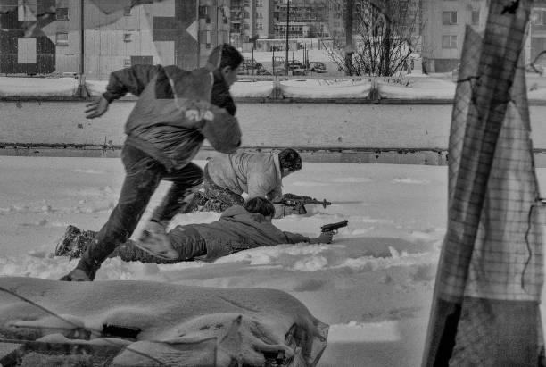 «Человеческое сафари» — в 1990-х годах, во время войны в Боснии и Герцеговине состоятельные европейцы, включая итальянцев, платили десятки тысяч евро за возможность пострелять в людей в осажденном Сараево «Человеческое сафари» — в 1990-х годах, во время войны в Боснии и Герцеговине состоятельные европейцы, включая итальянцев, платили десятки тысяч евро за возможность пострелять в людей в осажденном Сараево