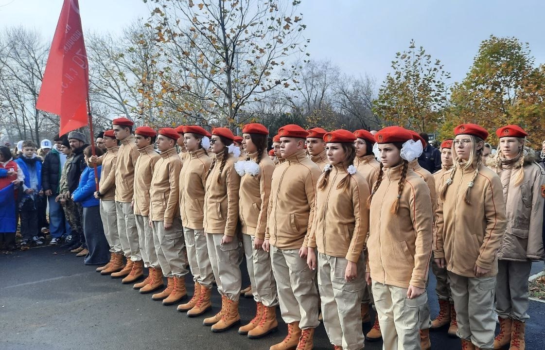 В Мариуполе сегодня торжественно открыли памятник легендарному летчику-истребителю маршалу авиации трижды герою Советского Союза Александру Покрышкину В Мариуполе сегодня торжественно открыли памятник легендарному летчику-истребителю маршалу авиации трижды герою Советского Союза Александру Покрышкину