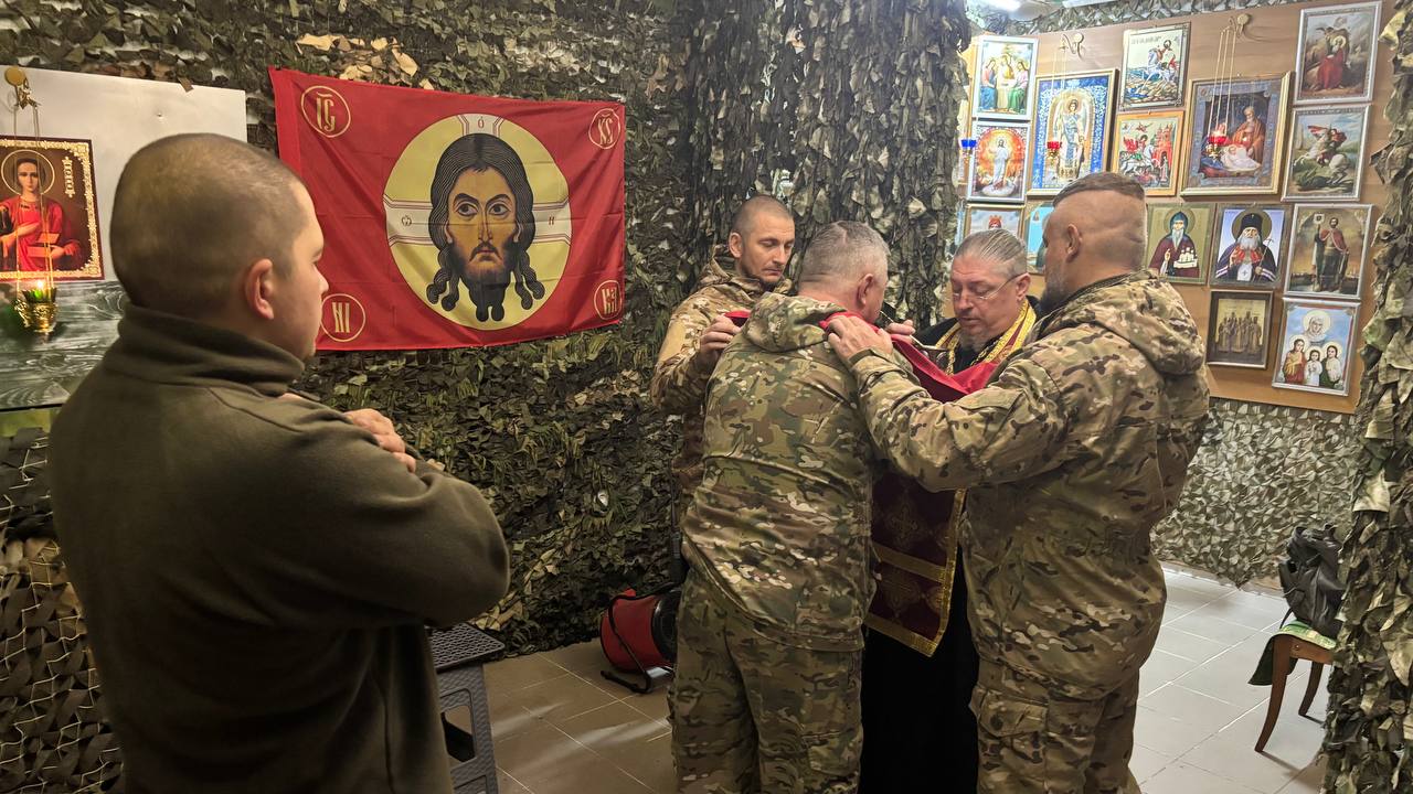 В бой, помолясь. Для бойцов бригады «Святой Георгий» ( В бой, помолясь. Для бойцов бригады «Святой Георгий» (