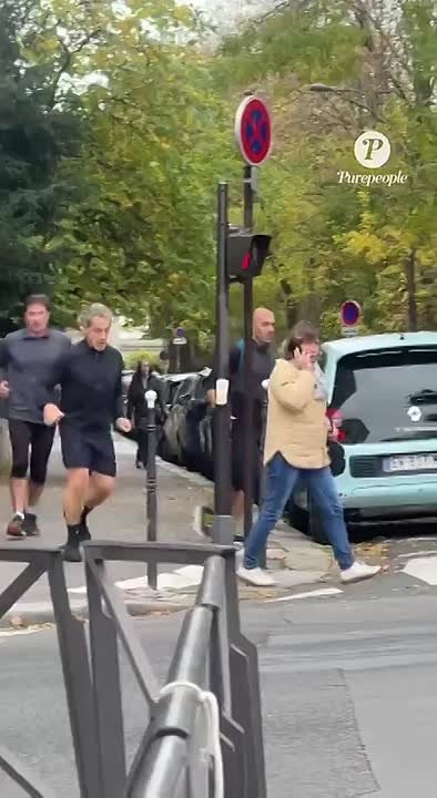 Саркози подался в бега. Сразу из тюрьмы! После освобождения из заключения бывший президент Франции Николя Саркози был замечен бегущим по улицам Парижа