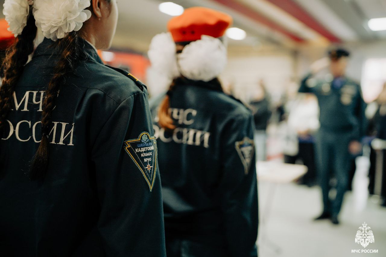 На Пожарно-технической выставке имени Б.И. Кончаева прошла церемония принятия "Торжественной клятвы кадета" учащимися пожарно-спасательных классов школы № 619 Калининского района На Пожарно-технической выставке имени Б.И. Кончаева прошла церемония принятия "Торжественной клятвы кадета" учащимися пожарно-спасательных классов школы № 619 Калининского района