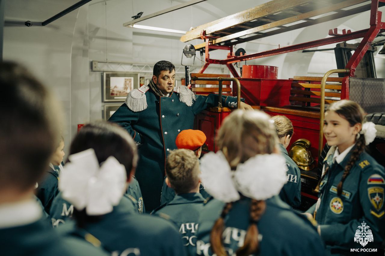 На Пожарно-технической выставке имени Б.И. Кончаева прошла церемония принятия "Торжественной клятвы кадета" учащимися пожарно-спасательных классов школы № 619 Калининского района На Пожарно-технической выставке имени Б.И. Кончаева прошла церемония принятия "Торжественной клятвы кадета" учащимися пожарно-спасательных классов школы № 619 Калининского района