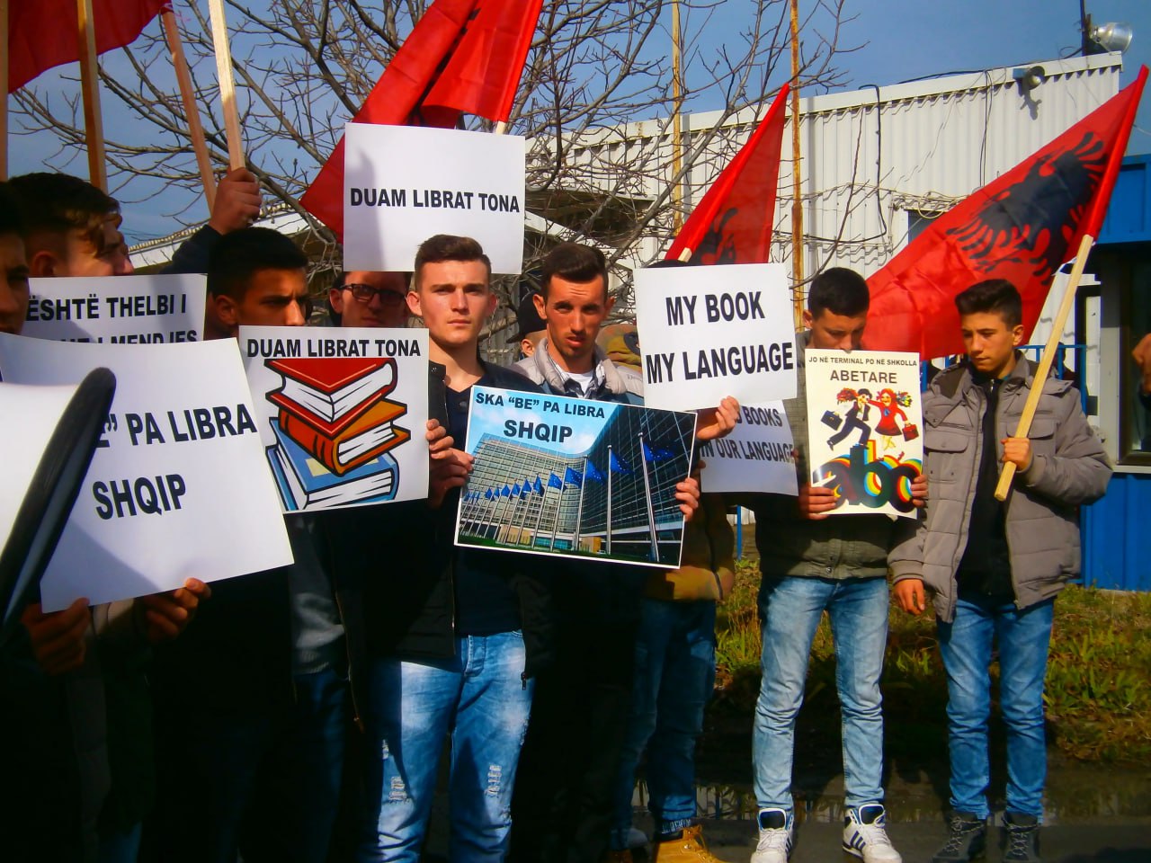 Вучич из страха перед ЕС не может жестко остановить обнаглевших сепаратистов