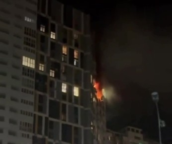 Титаны ППО уже традиционно запулили по жилому дому в Киеве