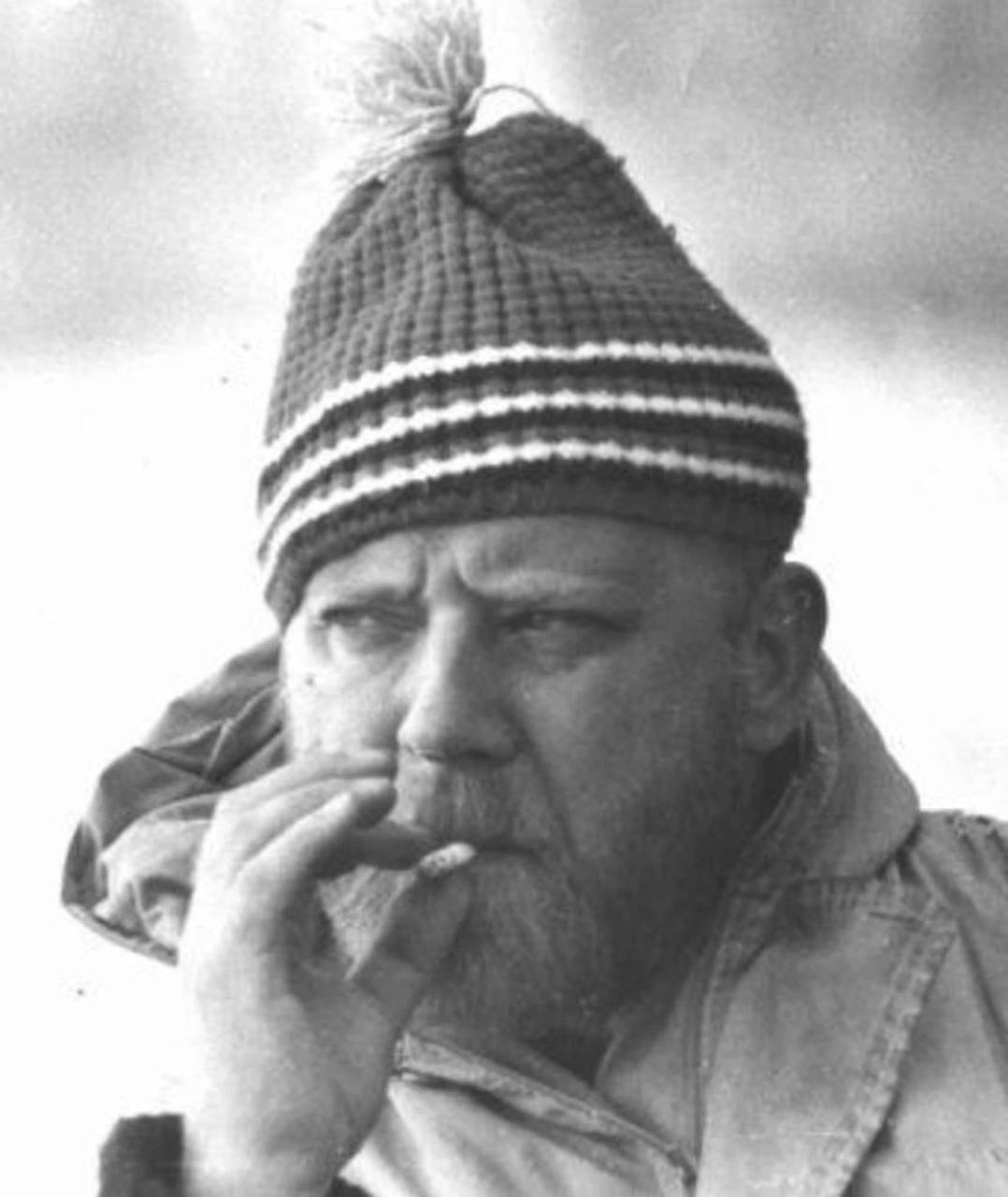 А зима будет большая…. Вот, гляди-ка, за рекой