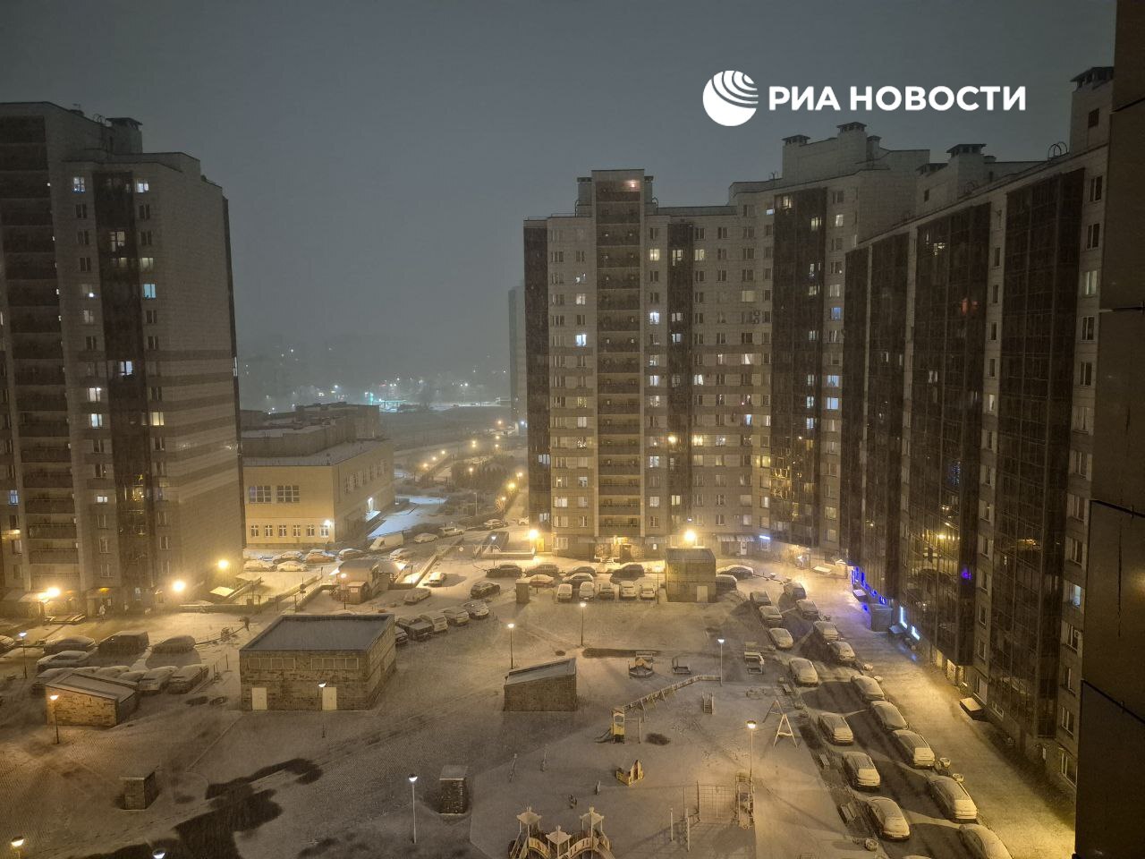 Петербург накрыли первые снегопады