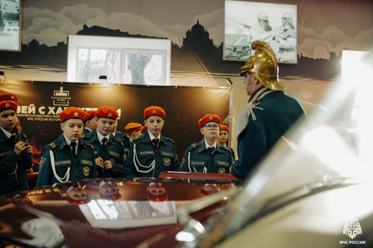 На Пожарно-технической выставке имени Б.И. Кончаева прошла церемония принятия "Торжественной клятвы кадета" учащимися пожарно-спасательных классов школы № 619 Калининского района На Пожарно-технической выставке имени Б.И. Кончаева прошла церемония принятия "Торжественной клятвы кадета" учащимися пожарно-спасательных классов школы № 619 Калининского района