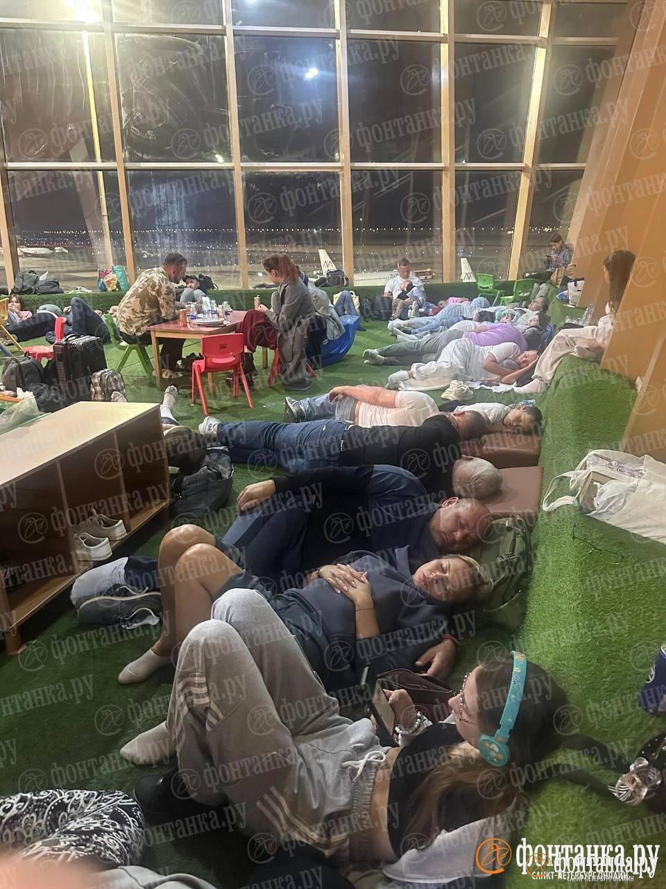 Десятки петербуржцев застряли в аэропорту в Египте