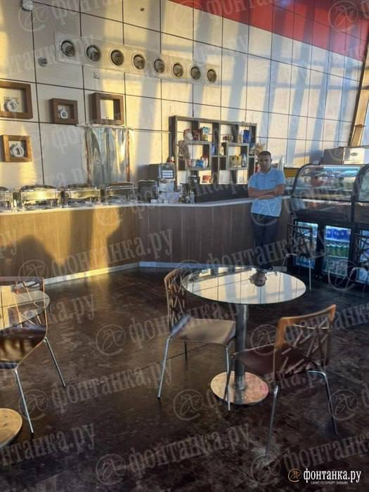 Десятки петербуржцев застряли в аэропорту в Египте Десятки петербуржцев застряли в аэропорту в Египте