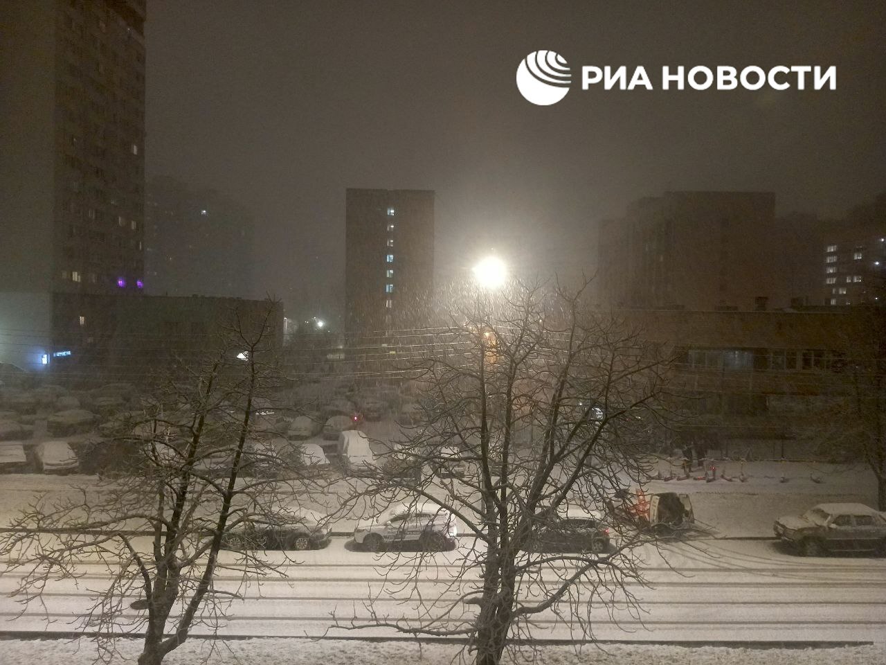 Петербург накрыли первые снегопады Петербург накрыли первые снегопады