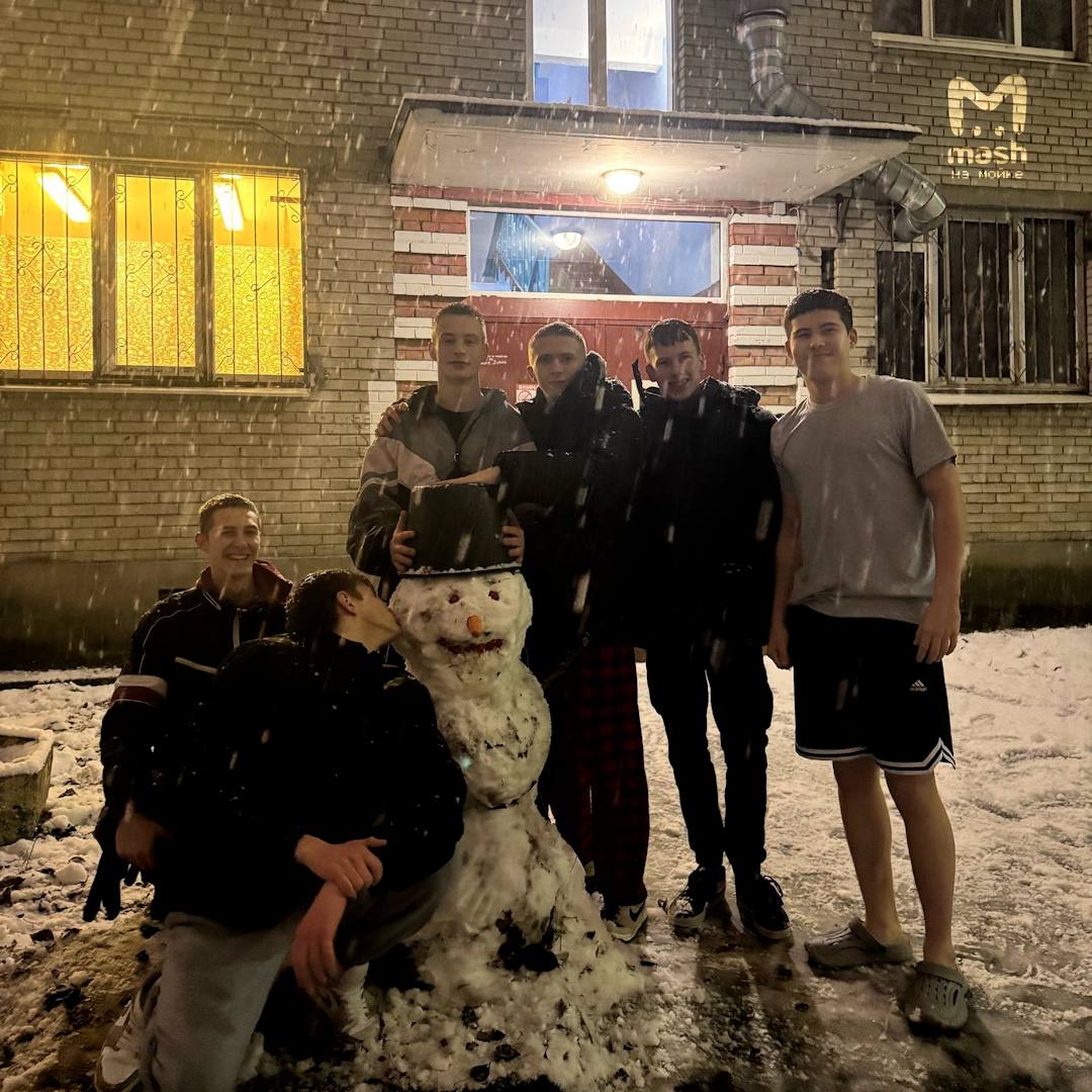 Первый снежный день плюс выходной, равно вот такие чудные снеговички по всему Питеру Первый снежный день плюс выходной, равно вот такие чудные снеговички по всему Питеру