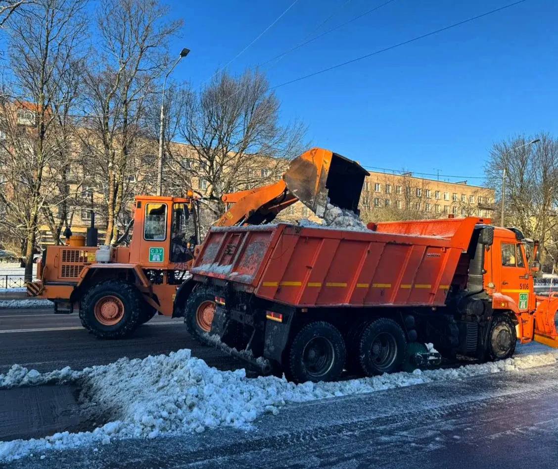Коммунальные службы города заранее выполнили превентивную обработку дорог и улиц, во избежании появления скользкости Коммунальные службы города заранее выполнили превентивную обработку дорог и улиц, во избежании появления скользкости