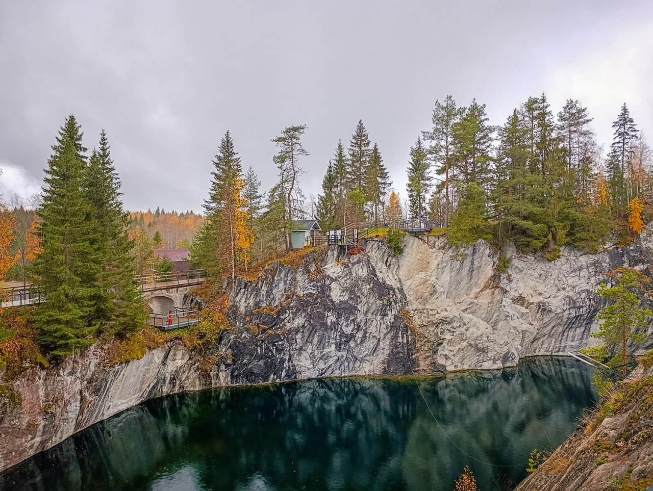 Осенью карельская природа буквально купается в золоте: отправляйтесь вместе с нами в путешествие по ее живописным местам Осенью карельская природа буквально купается в золоте: отправляйтесь вместе с нами в путешествие по ее живописным местам