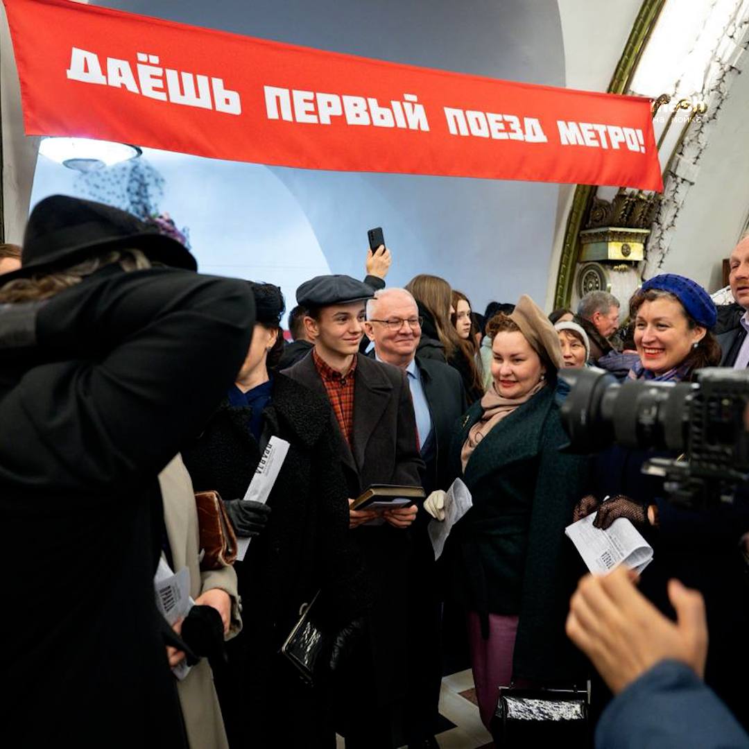 В питерском метро сегодня нарядно — отмечают юбилей, 70 лет! В далёком 1955-м первой станцией открыли "Площадь Восстания" В питерском метро сегодня нарядно — отмечают юбилей, 70 лет! В далёком 1955-м первой станцией открыли "Площадь Восстания"